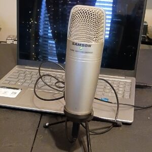 Silver Samson USB Studio Condenser Microphone